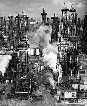 Нефтепромыслы в Калифорнии, США