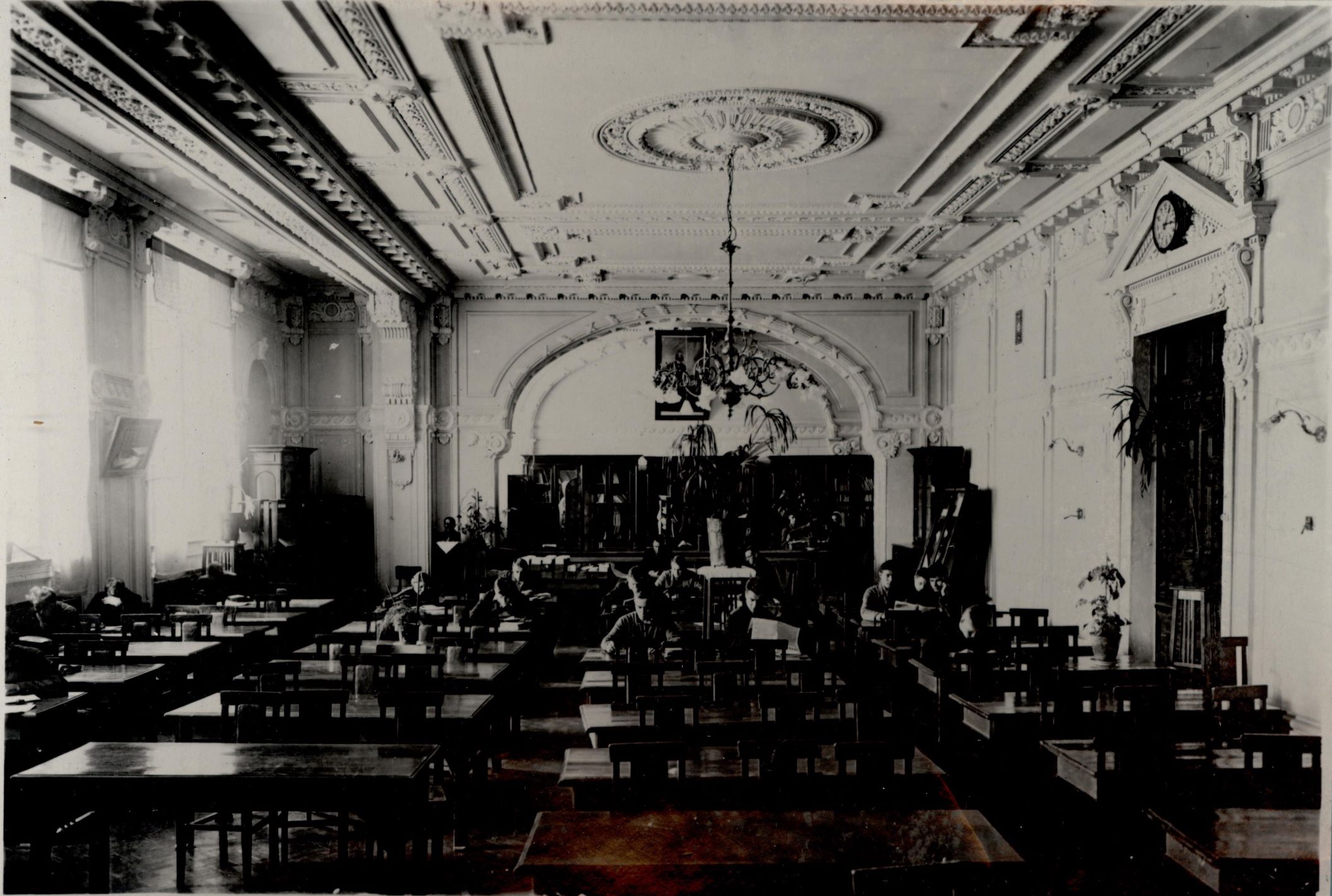Библиотека ТПИ. Преподавательский читальный зал. 1954 г.
