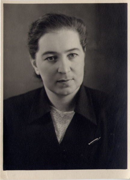 Файл:Завадовская Е.К. (вып-ца ФМФ ТГУ 1936г.) 1955г.jpg