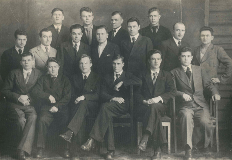Файл:Энергетический факультет выпуск 1940-х гг..jpg