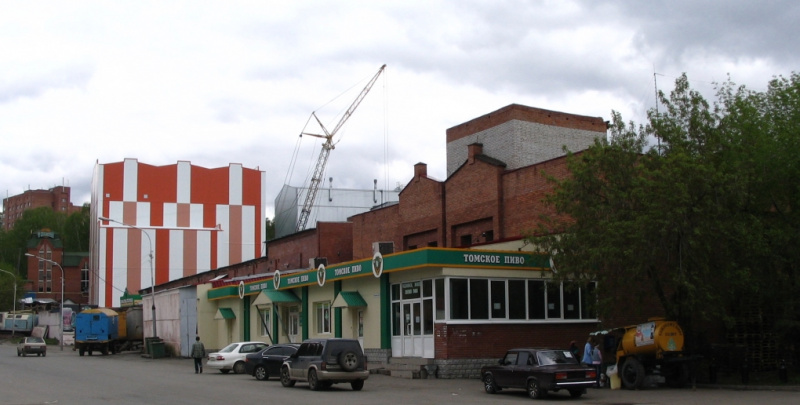Файл:Tomsk beer on the street Arkady Ivanov.jpg