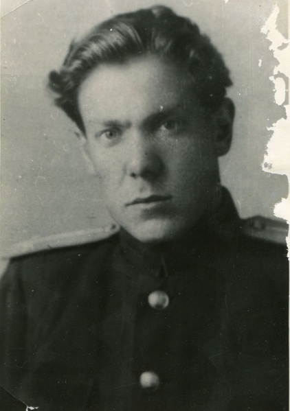 Файл:Гагарин 1940-е.jpg