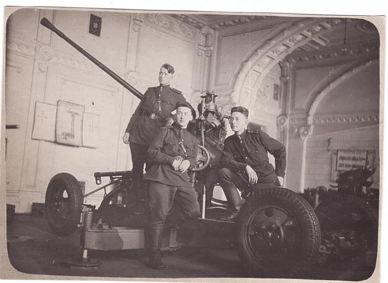 Файл:Актовый зал ТИИ, ЛАТУЗА. 1943 г.jpg