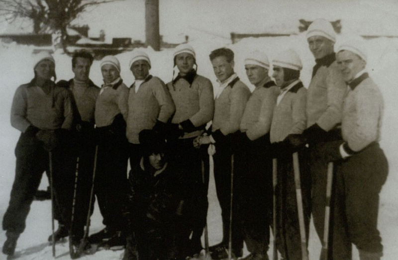 Файл:Команда ТИИ по русскому хоккею. 1930-е гг..jpg