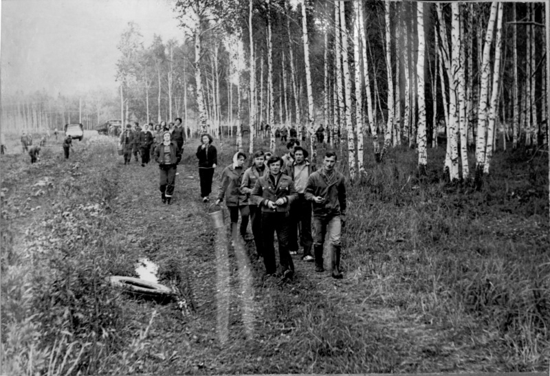 Файл:16. Студенты ЭЭФ на полях Томской области. 1981 г. Фонд НТБ ТПУ.jpg