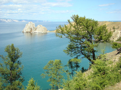 800px-Shaman Rock on Olkhon island.jpg