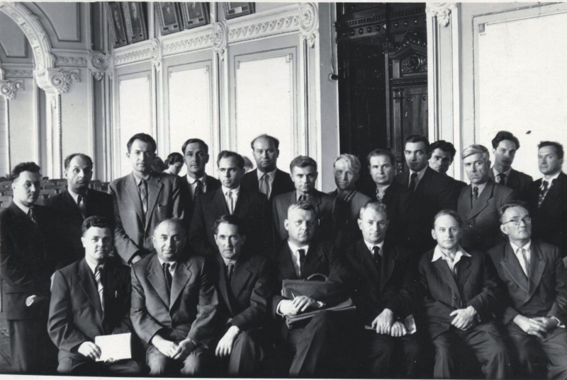 Файл:19.. 120 003-1у3частники конференции по электр ускорителям 1956.jpg
