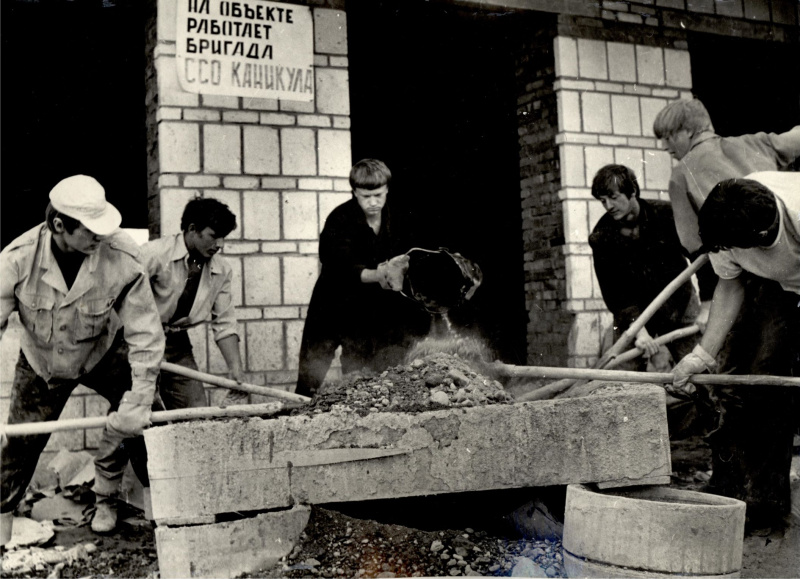 Файл:14.Студенты ССО за работой. Фото 1967 г. Фонд НТБ ТПУ.jpg
