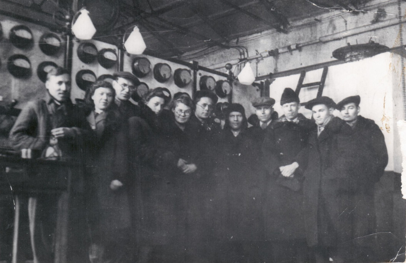Файл:Коллектив преподавателей ТИИ, 1942 г..jpg